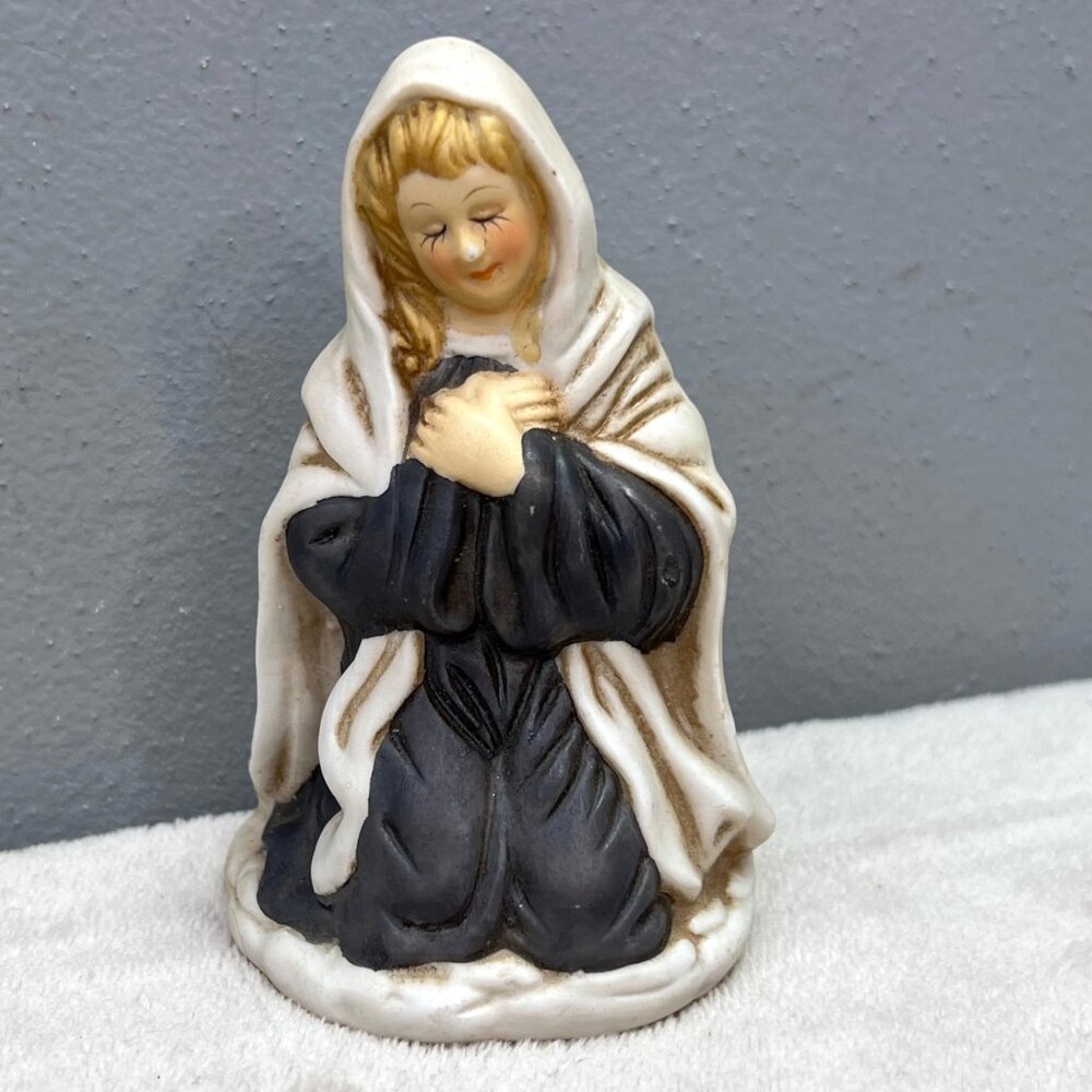 Vintage Ceramic Mary Figurine Nativity Piece Gray Cream 4.5 in Holiday Time